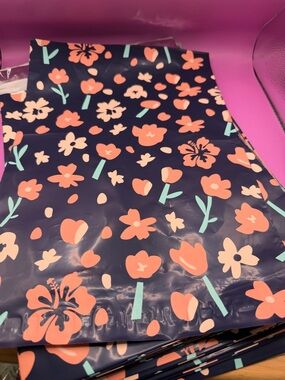 Set of 20 Tulip and Floral Print 10x13 Poly Mailer Bags